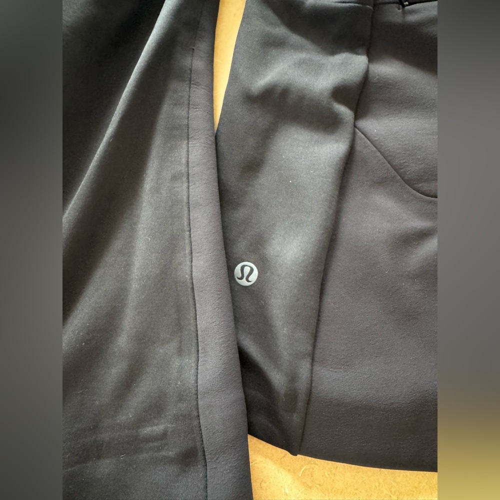 Lululemon Define Rain Jacket in Black, Size 8 - Picture 8 of 11